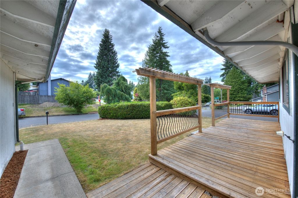 Photo of 32902 33rd Avenue SW, Federal Way, WA 98023 (MLS # 2392719)