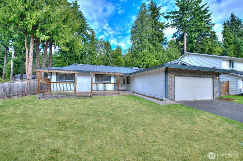 Photo of 32902 33rd Avenue SW, Federal Way, WA 98023 (MLS # 2392719)