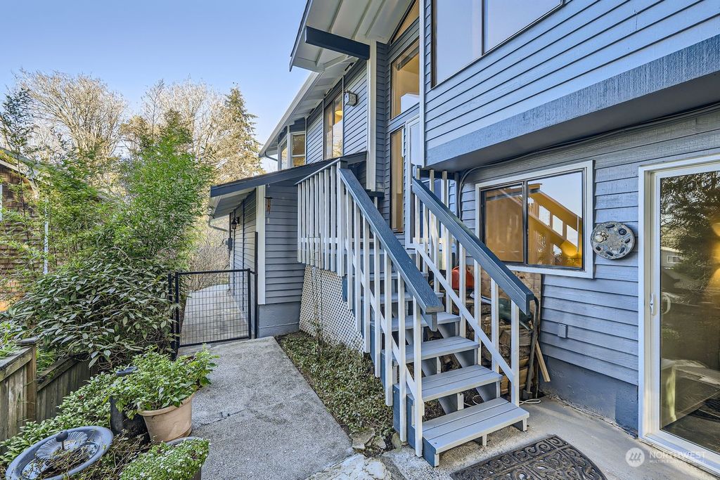 Photo of 4107 SW Othello Street, Seattle, WA 98136 (MLS # 2327318)