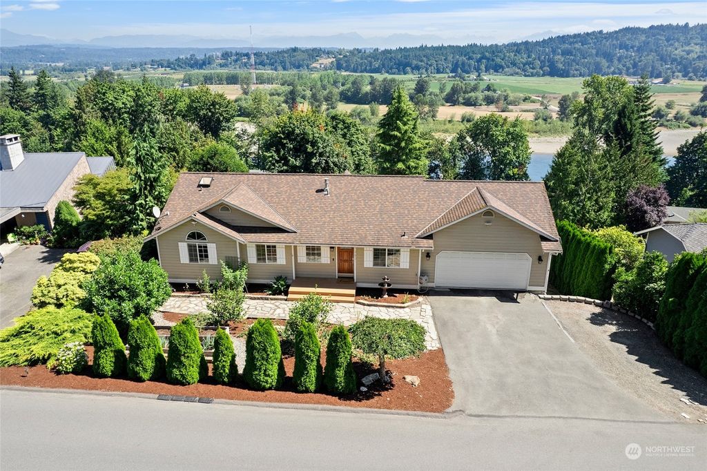 Photo of 13631 Kenwanda Drive, Snohomish, WA 98296 (MLS # 2151150)