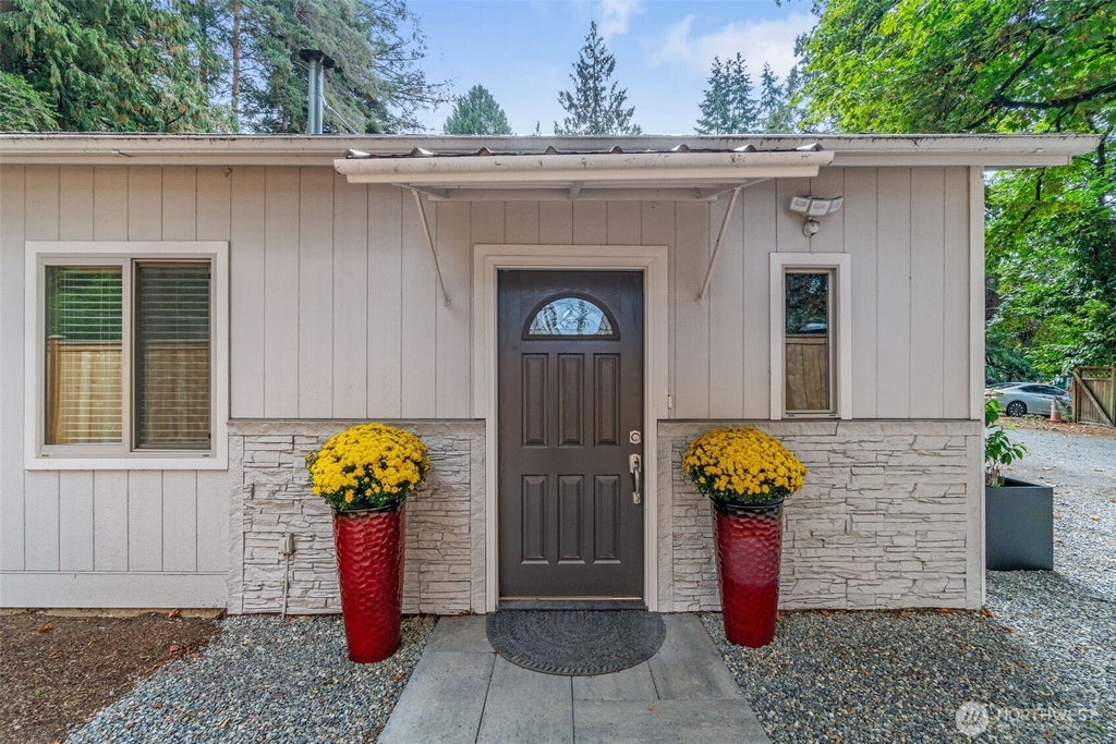 Photo of 5830 115th Place NE, Kirkland, WA 98033 (MLS # 2549184)