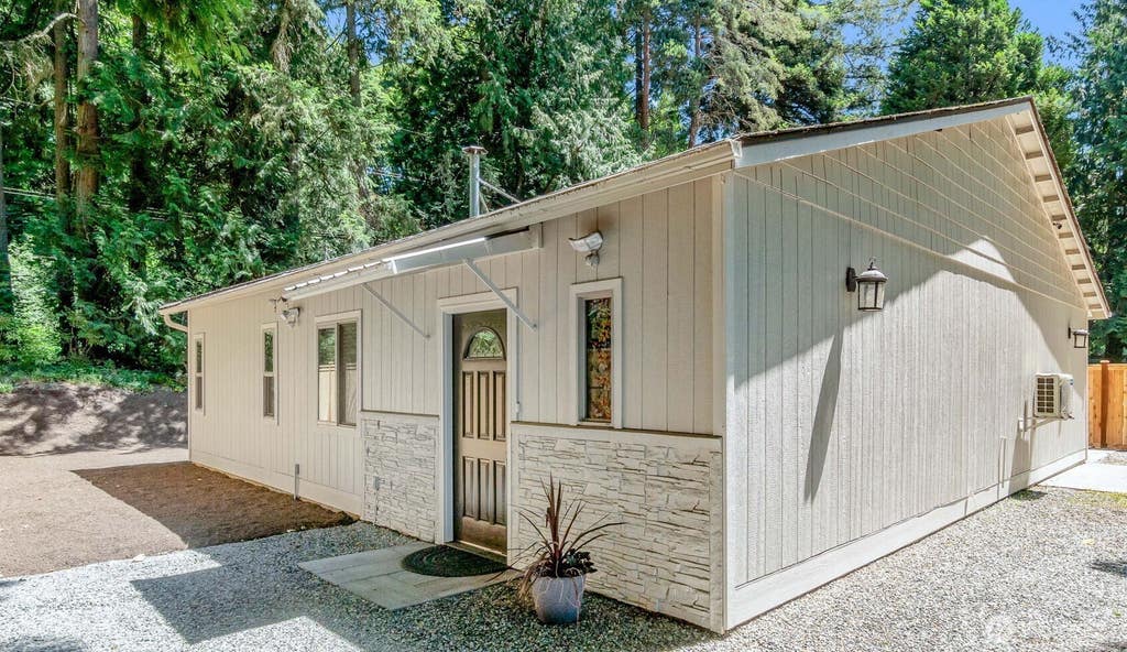 Photo of 5830 115th Place NE, Kirkland, WA 98033 (MLS # 2549184)