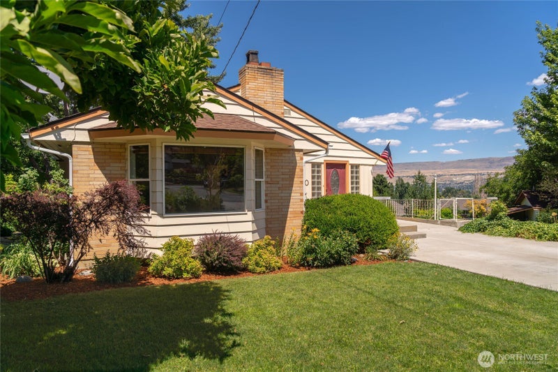 1310 Red Apple Road