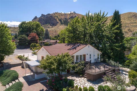 Photo of 1310 Red Apple Road, Wenatchee, WA 98801 (MLS # 2546588)