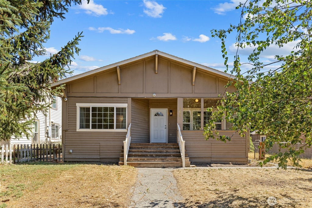 Photo of 402 S Pearl Street, Ellensburg, WA 98926 (MLS # 2576258)