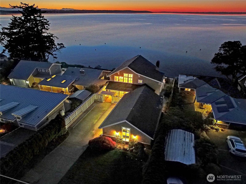 211 N Sunset