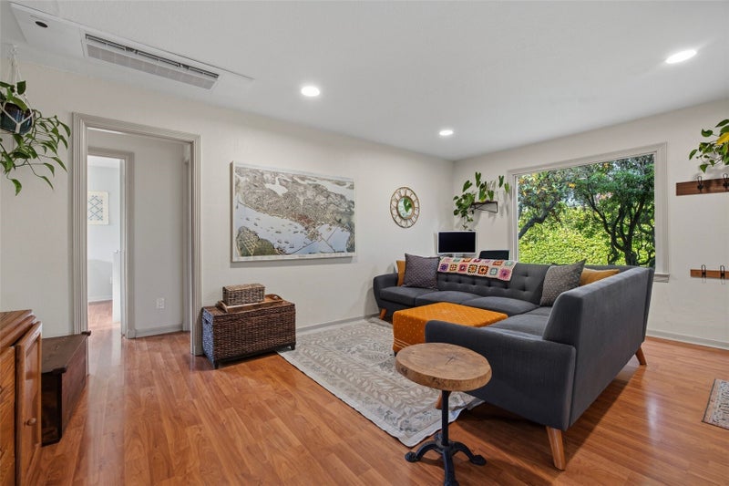 18 Intercity Avenue