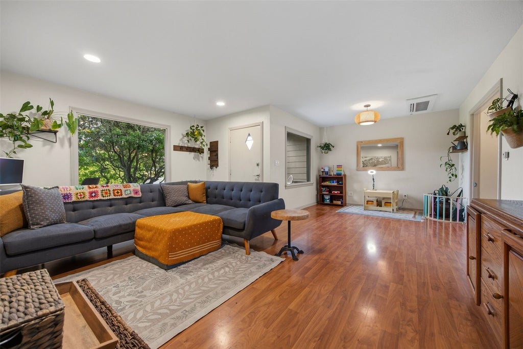 Photo of 18 W Intercity Avenue, Everett, WA 98204 (MLS # 2597641)