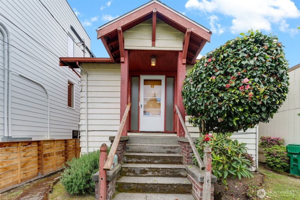 Photo of 731 18th Avenue, Seattle, WA 98122 (MLS # 2378732)