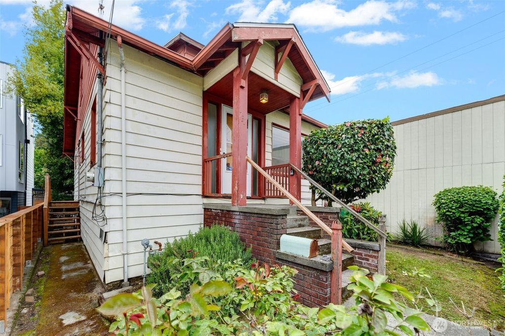 Photo of 731 18th Avenue, Seattle, WA 98122 (MLS # 2378732)