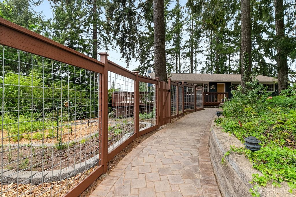 Photo of 3811 Lakeway Drive, Bellingham, WA 98229 (MLS # 2518427)