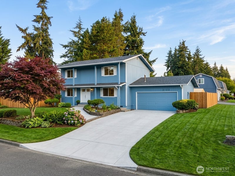 8703 Hawks Glen Loop SE