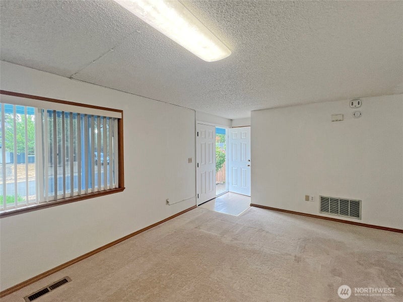 8703 Hawks Glen Loop SE