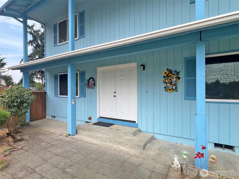 8703 Hawks Glen Loop SE