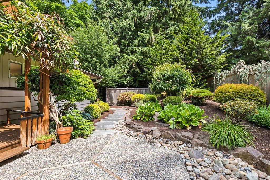 Photo of 4012 NE 197th St St, Lake Forest Park, WA 98155 (MLS # 2389151)