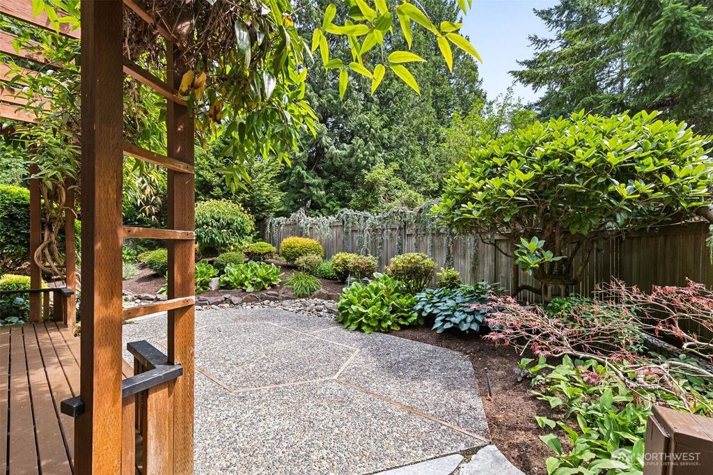 Photo of 4012 NE 197th St St, Lake Forest Park, WA 98155 (MLS # 2389151)