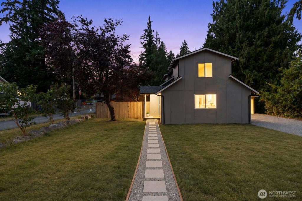 Photo of 2531 Monroe Avenue, Everett, WA 98203 (MLS # 2591887)