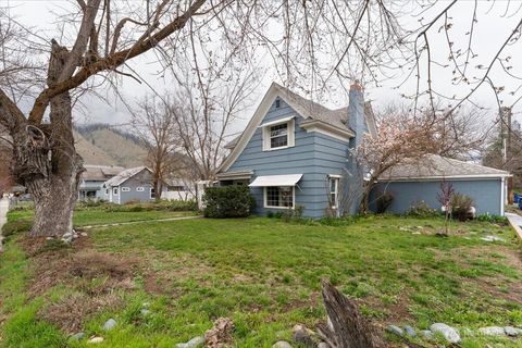 Photo of 225 S Division Street, Cashmere, WA 98815 (MLS # 2501734)
