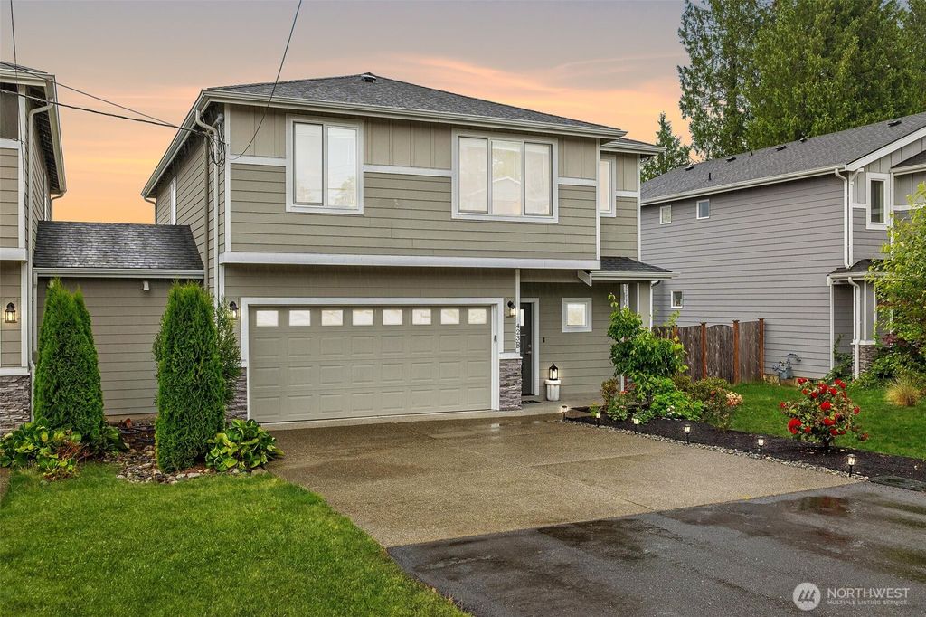 Photo of 423 205th Street SW #B, Lynnwood, WA 98036 (MLS # 2551464)