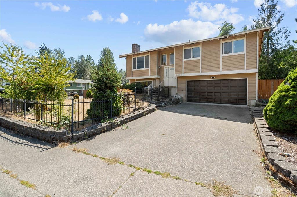 Photo of 14511 SE 254th Street, Kent, WA 98042 (MLS # 2569750)