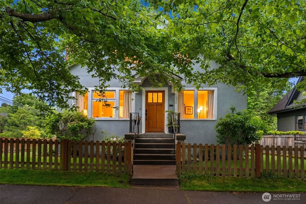 Photo of 828 24th Avenue, Seattle, WA 98122 (MLS # 2517764)