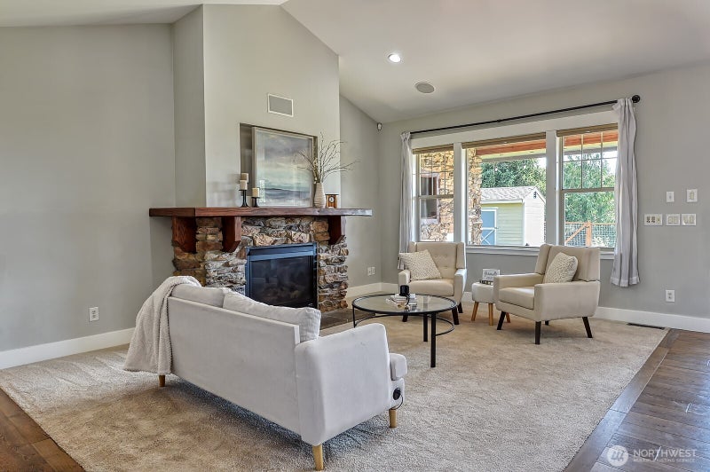 821 Red Maple Loop