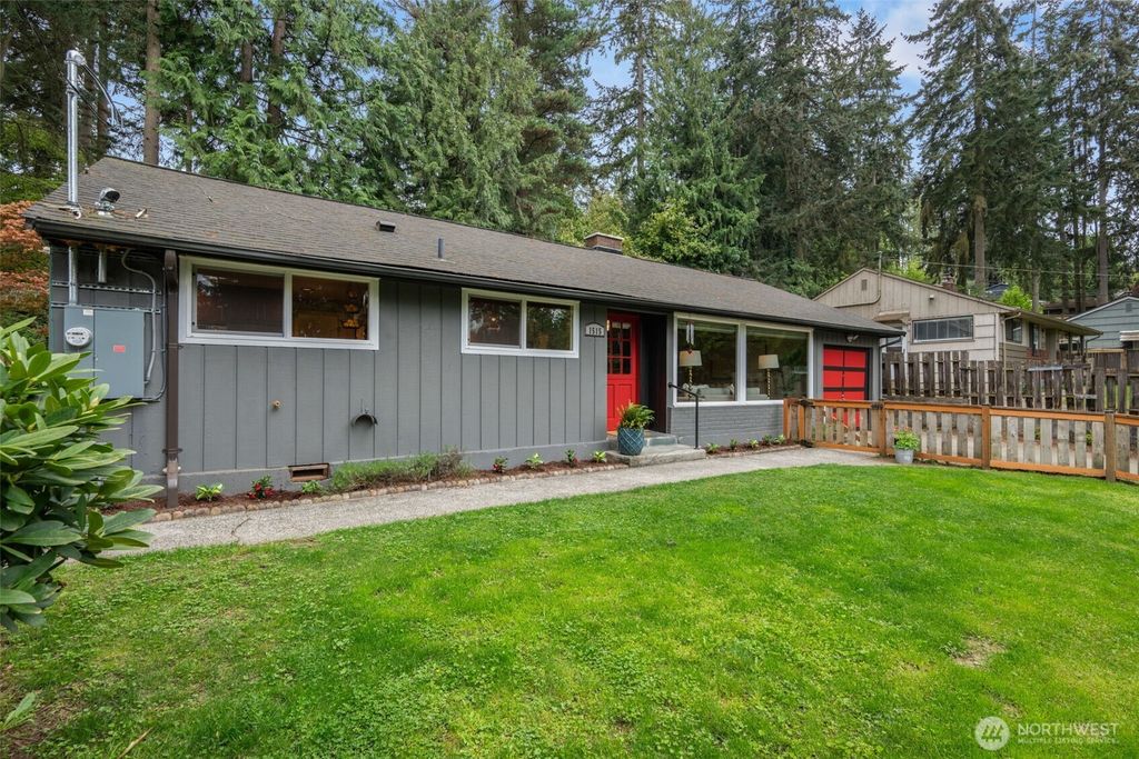 Photo of 1515 NE 190th Street, Shoreline, WA 98155 (MLS # 2513246)