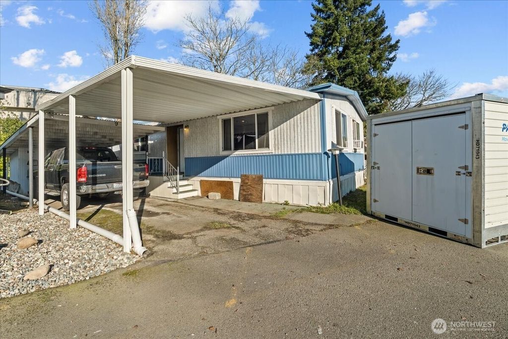 Photo of 14322 Admiralty Way #9, Lynnwood, WA 98087 (MLS # 2465272)