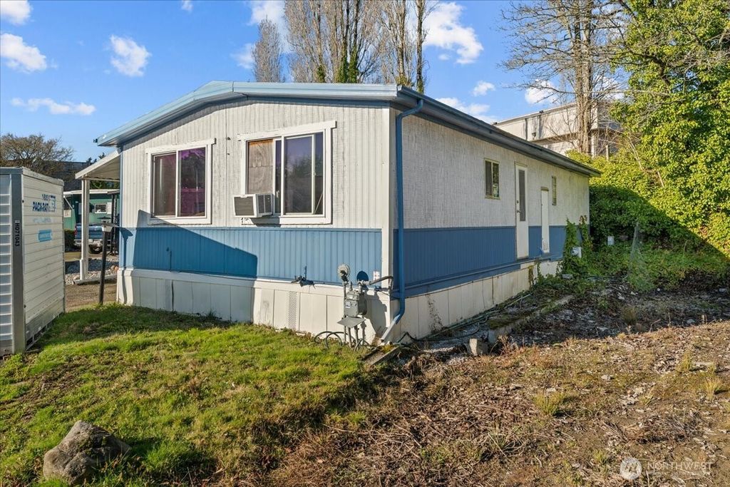 Photo of 14322 Admiralty Way #9, Lynnwood, WA 98087 (MLS # 2465272)