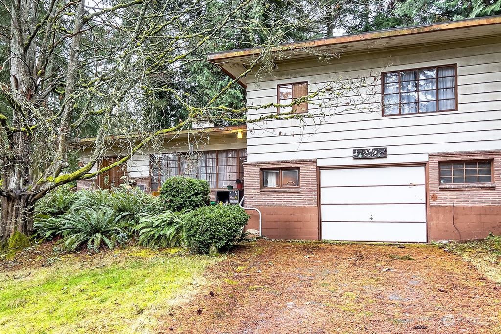 Photo of 307 NE 191st Street, Shoreline, WA 98155 (MLS # 2197616)