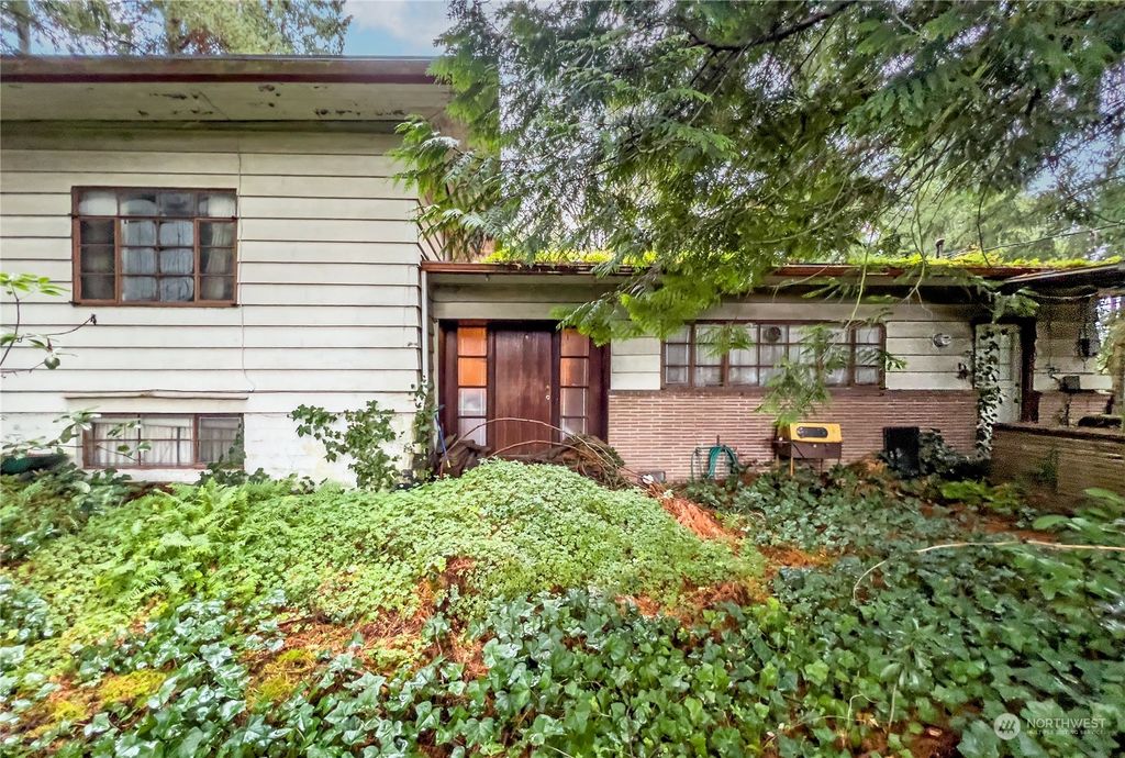 Photo of 307 NE 191st Street, Shoreline, WA 98155 (MLS # 2197616)