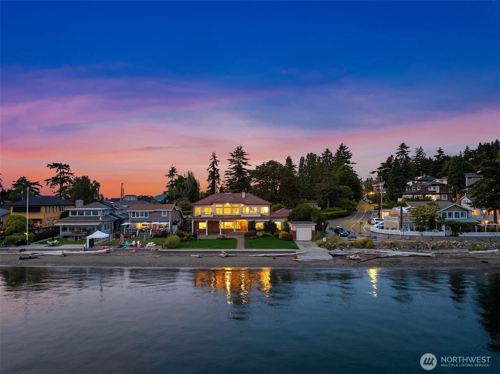 Photo of 3705 SW 171st Street, Burien, WA 98166 (MLS # 2567383)