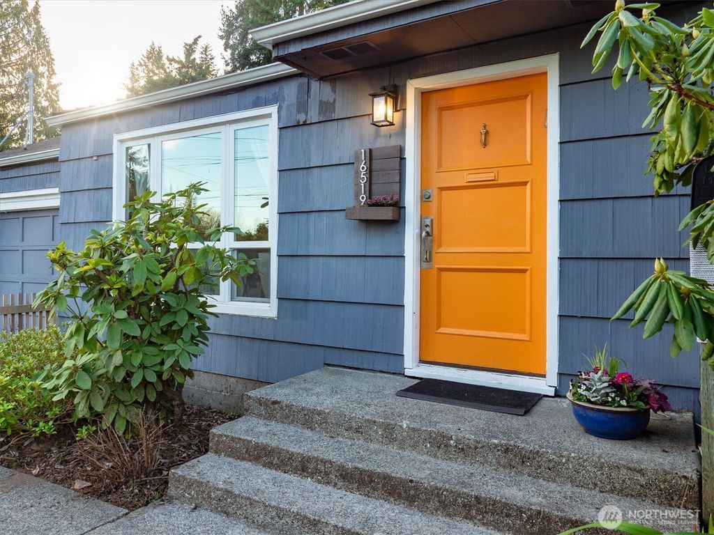 Photo of 16519 25th Avenue NE, Shoreline, WA 98155 (MLS # 2469375)