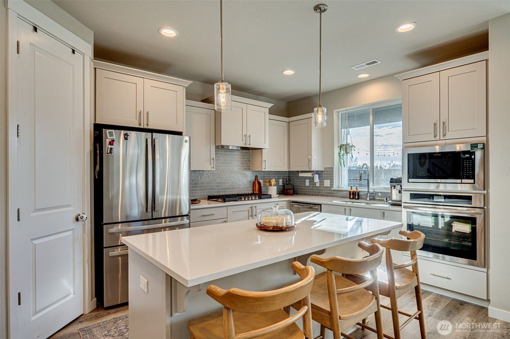 Photo of 8727 S 3rd Street, Ridgefield, WA 98642 (MLS # 2464422)