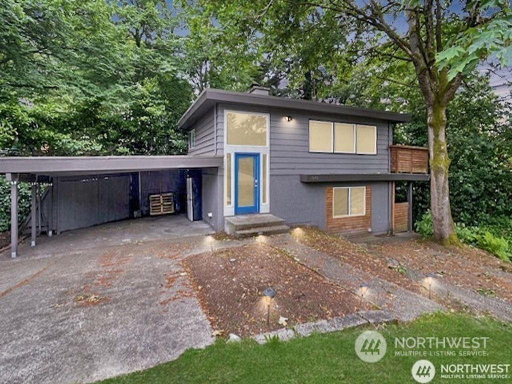 Photo of 1045 NE 115th Street, Seattle, WA 98125 (MLS # 2286061)