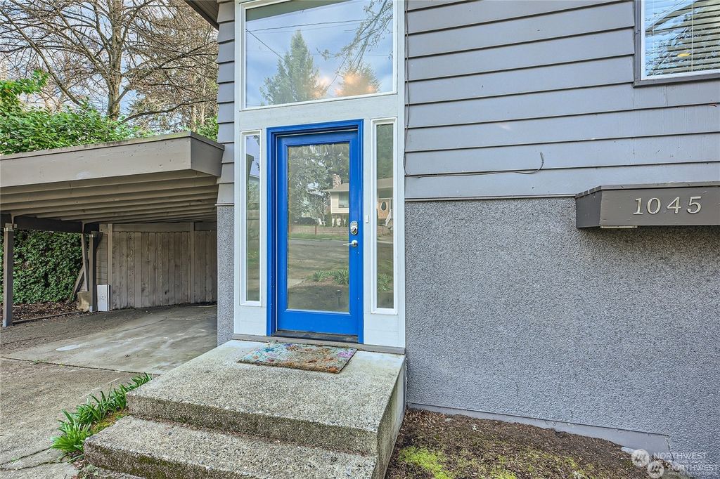 Photo of 1045 NE 115th Street, Seattle, WA 98125 (MLS # 2286061)