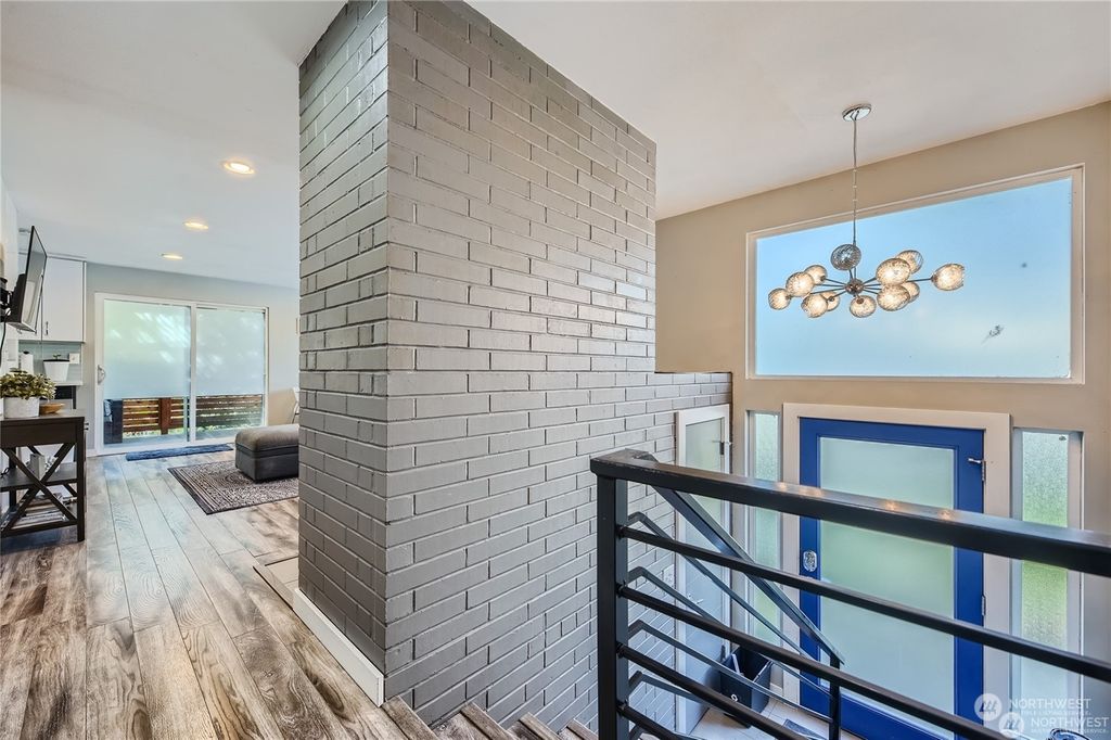 Photo of 1045 NE 115th Street, Seattle, WA 98125 (MLS # 2286061)