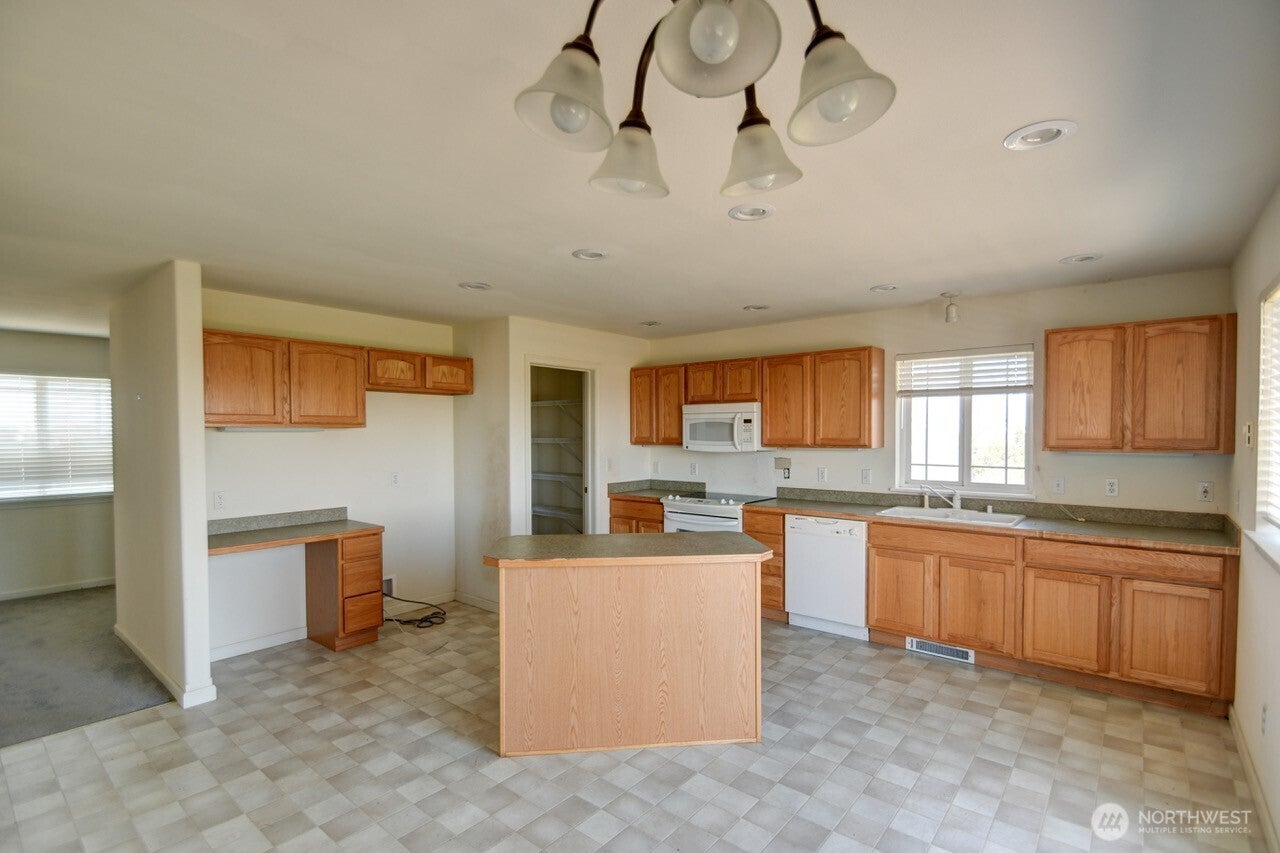 1264 E Ocean Shores Boulevard SW