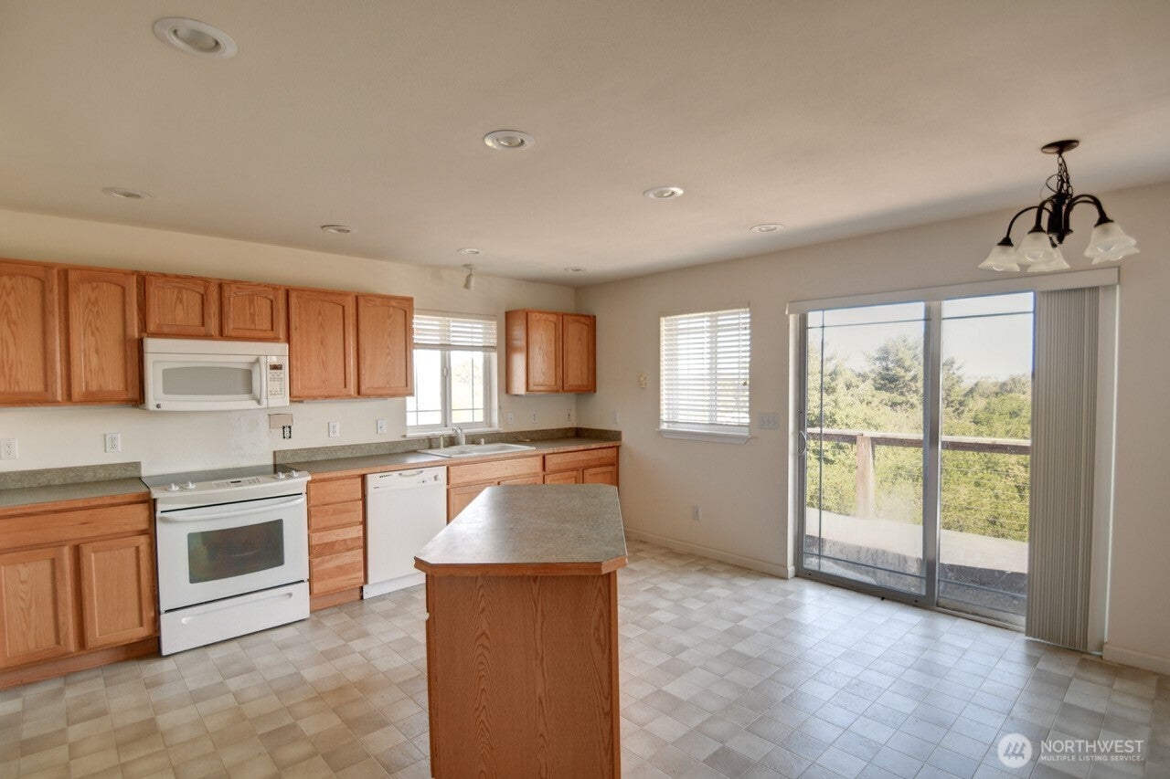 1264 E Ocean Shores Boulevard SW