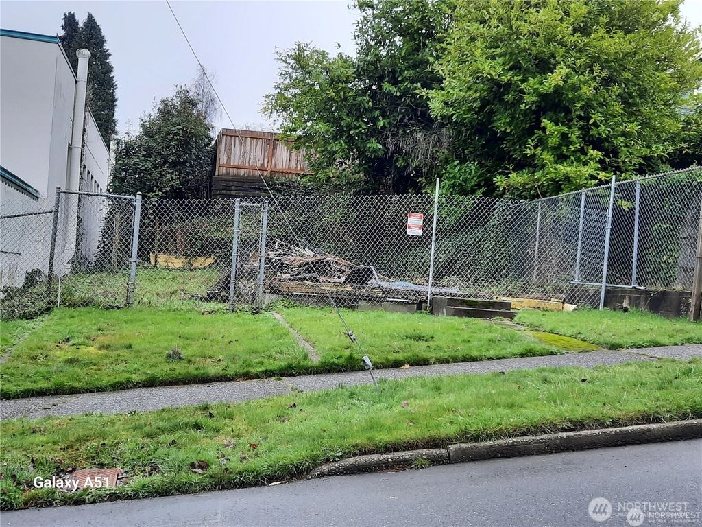 Photo of 1210 35th Street, Everett, WA 98201 (MLS # 2395860)