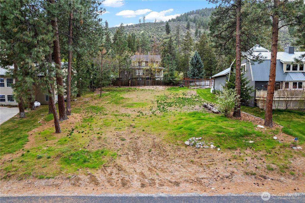 Photo of 0 Lakeview Place, Chelan, WA 98816 (MLS # 2522712)