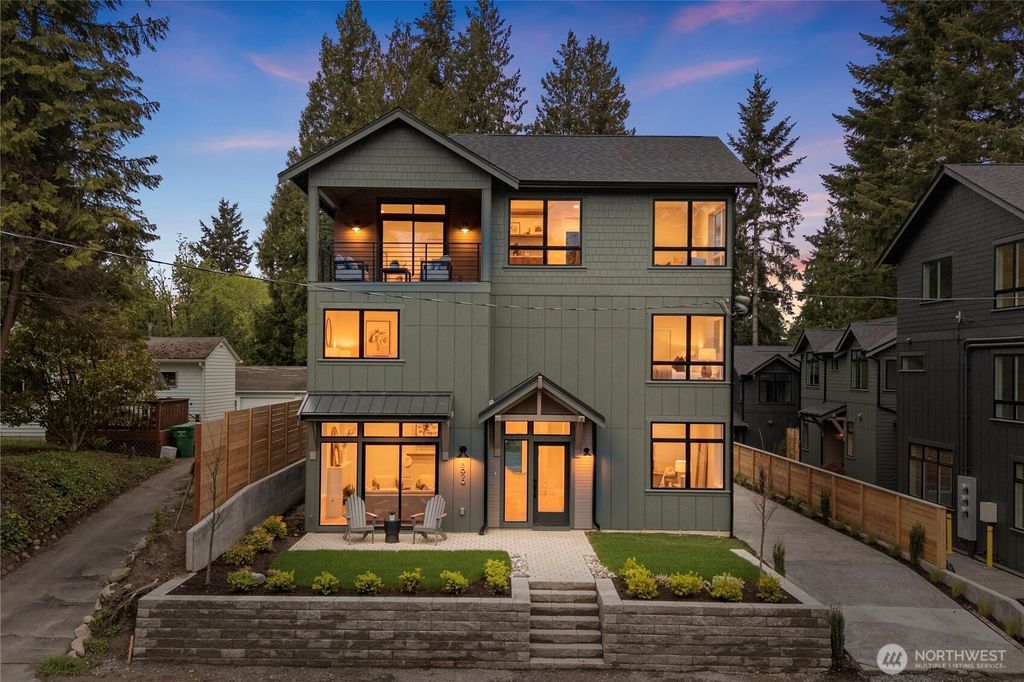 Photo of 3020 NE 95th St, Seattle, WA 98115 (MLS # 2515108)