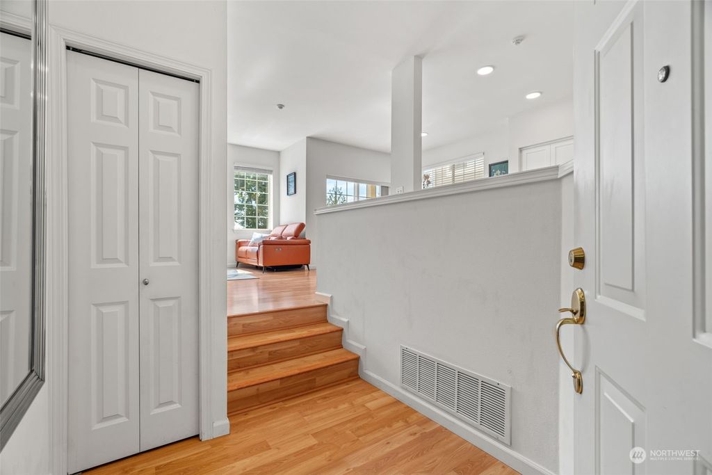 Photo of 18660 NE 55th Way #UU, Redmond, WA 98052 (MLS # 2153117)