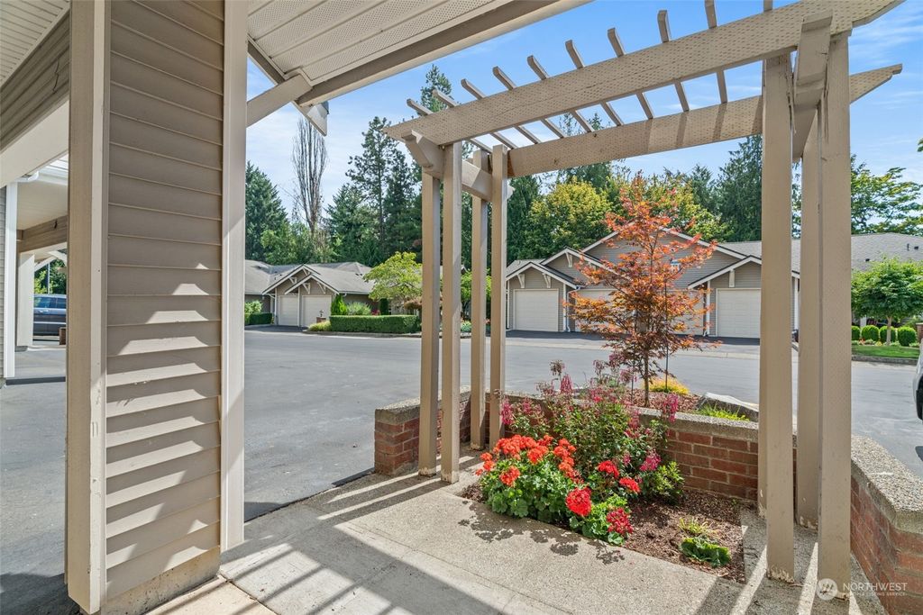 Photo of 18660 NE 55th Way #UU, Redmond, WA 98052 (MLS # 2153117)