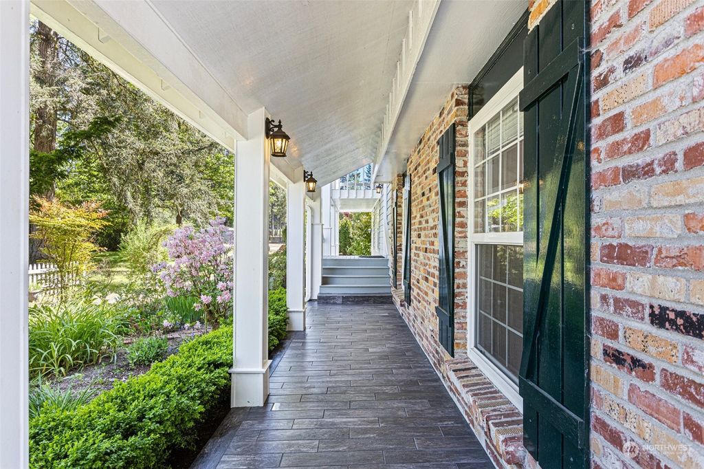 Photo of 17501 185th Avenue NE, Woodinville, WA 98072 (MLS # 2238801)