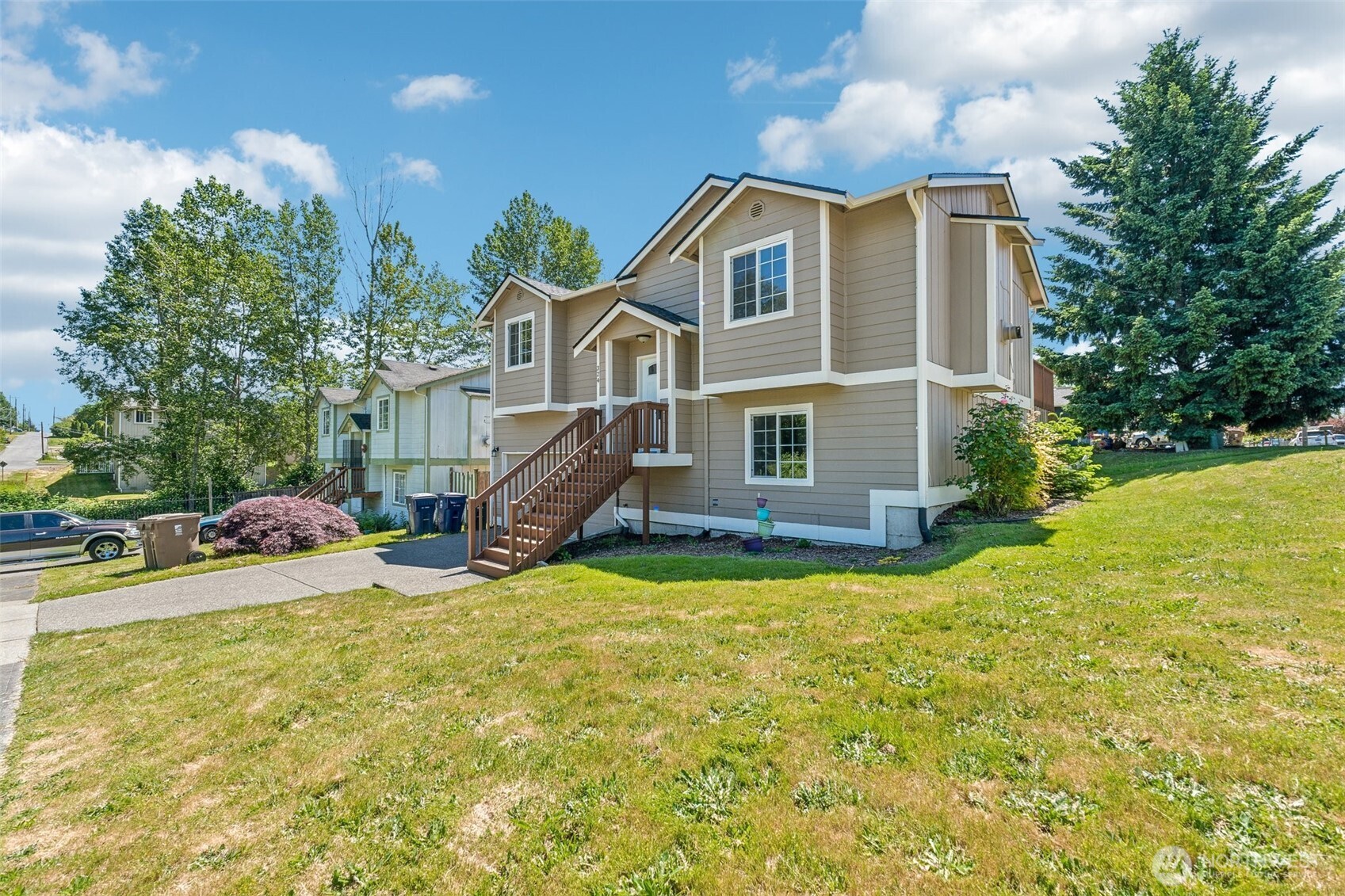 324 E 48th Street Dr