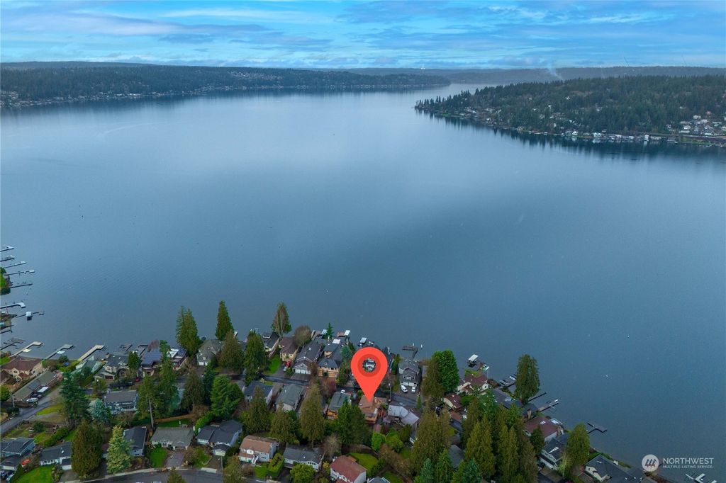 Photo of 18835 SE 42nd Street, Issaquah, WA 98027 (MLS # 2199416)