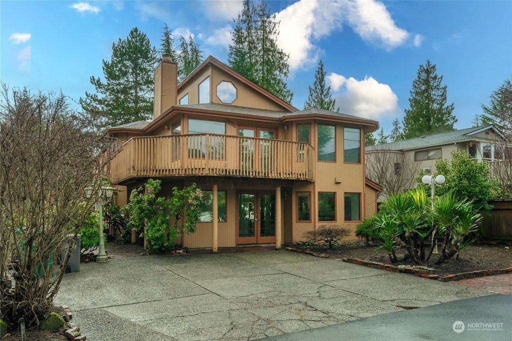 Photo of 18835 SE 42nd Street, Issaquah, WA 98027 (MLS # 2199416)