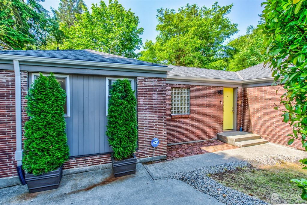 Photo of 11825 31st Place NE, Seattle, WA 98125 (MLS # 2131132)