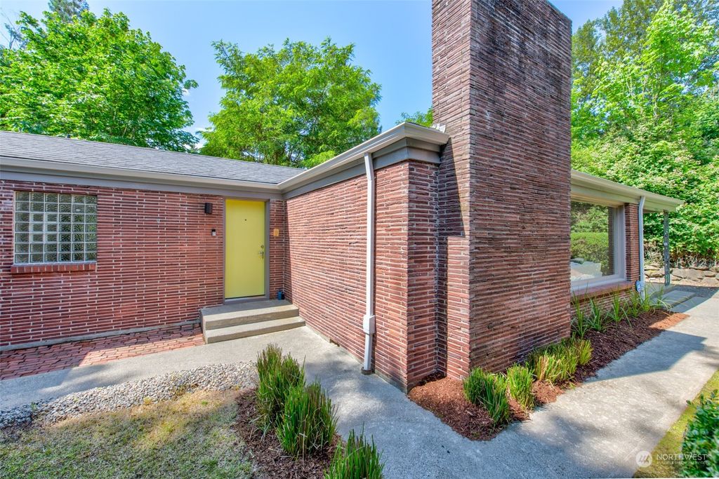 Photo of 11825 31st Place NE, Seattle, WA 98125 (MLS # 2131132)
